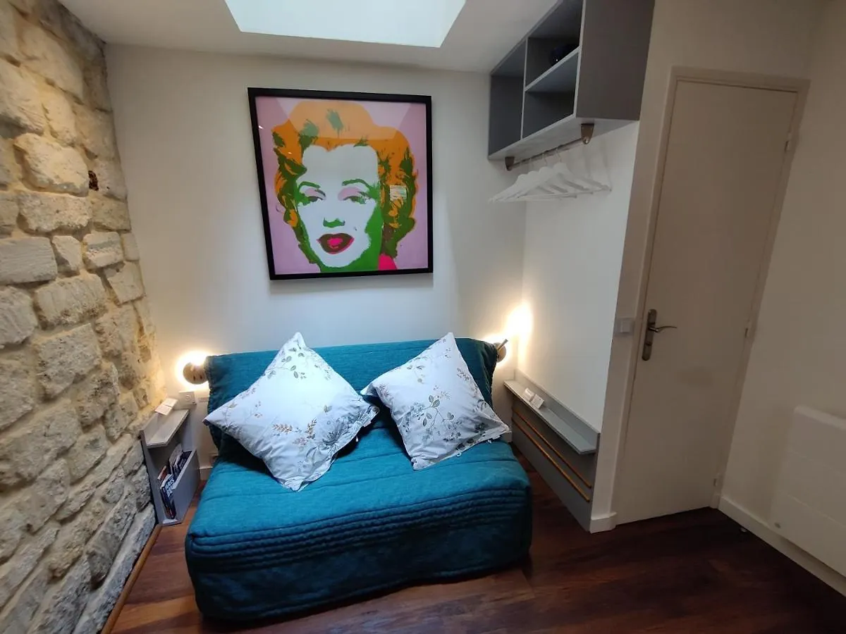 Romantic Tiny House Inside Montmartre Διαμέρισμα