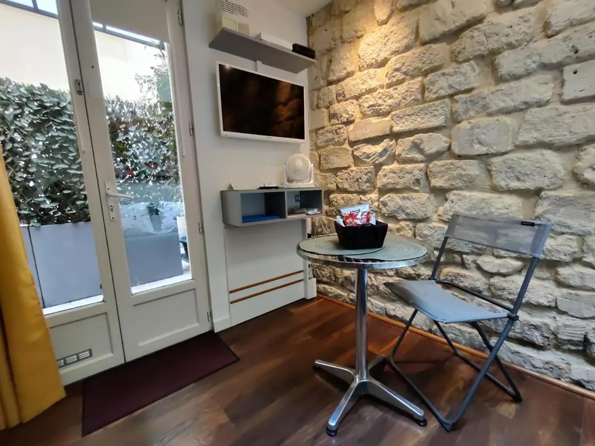 Romantic Tiny House Inside Montmartre Διαμέρισμα