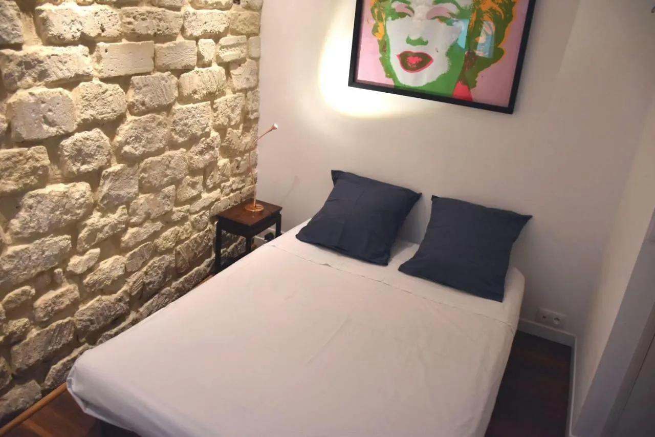 Romantic Tiny House Inside Montmartre Apartment